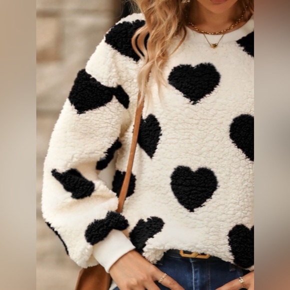 Cupid's Arrow Heart Crewneck Sweatshirt: - Picture 2 of 4